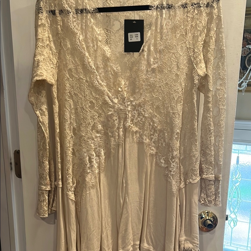 Blue B Elegant Cream Lace Dress/Top. Medium
